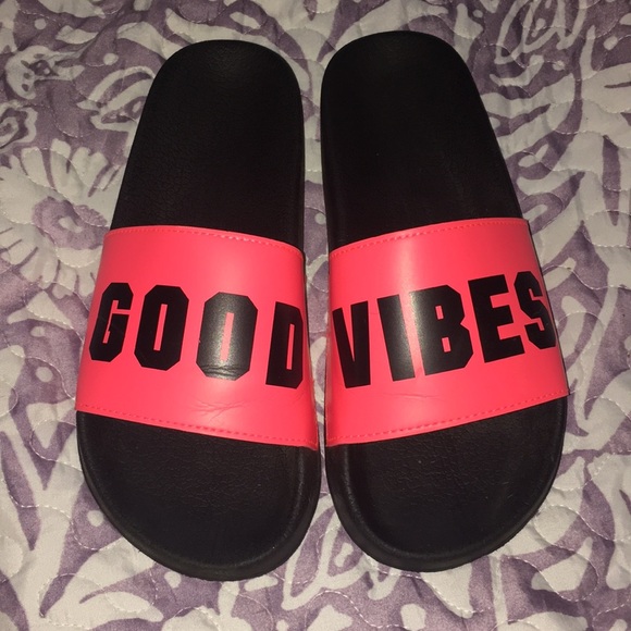 PINK Slides - Picture 1 of 4